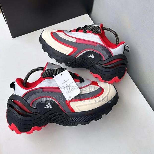 Adidas Back Pump Sneaker · Photo 1