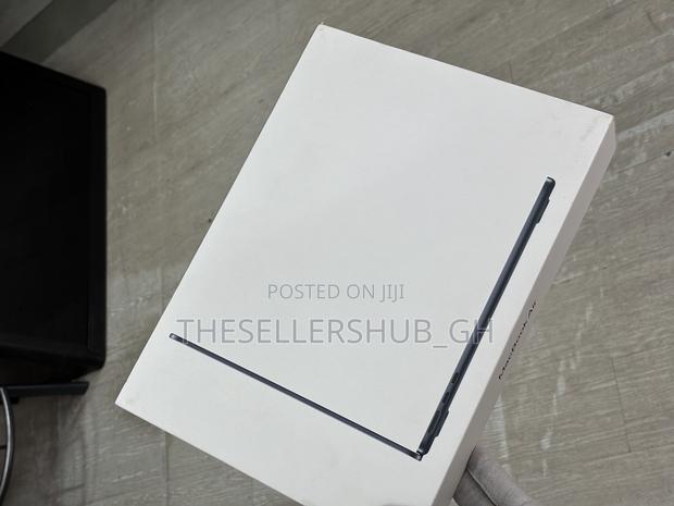 New Laptop Apple MacBook Air 2025 M4 13-inch 16GB Apple M4 SSD 256GB · Photo 1
