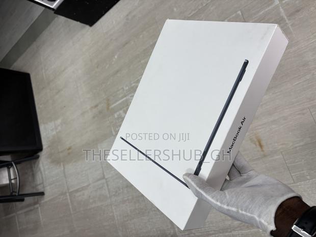 New Laptop Apple MacBook Air 2025 M4 13-inch 16GB Apple M4 SSD 256GB · Photo 2