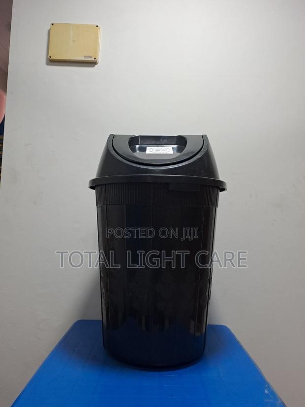 80 Liters Swivel Dustbin · Photo 1
