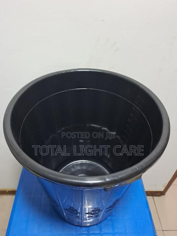 80 Liters Swivel Dustbin · Photo 2