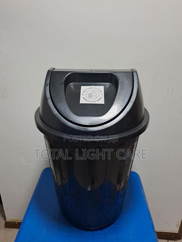80 Liters Swivel Dustbin · Photo 3