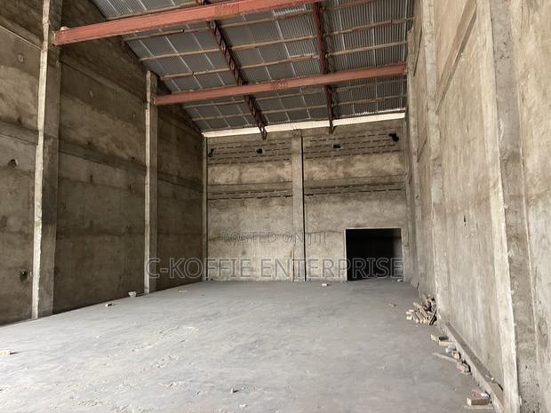1000 SQM Warehouse at Circle for Rent · Photo 4