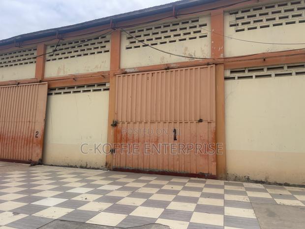 1000 SQM Warehouse at Circle for Rent · Photo 1
