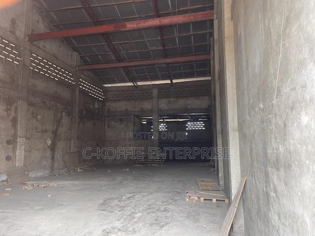 1000 SQM Warehouse at Circle for Rent · Photo 5