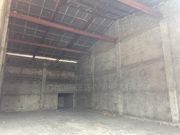 1000 SQM Warehouse at Circle for Rent · Photo 6
