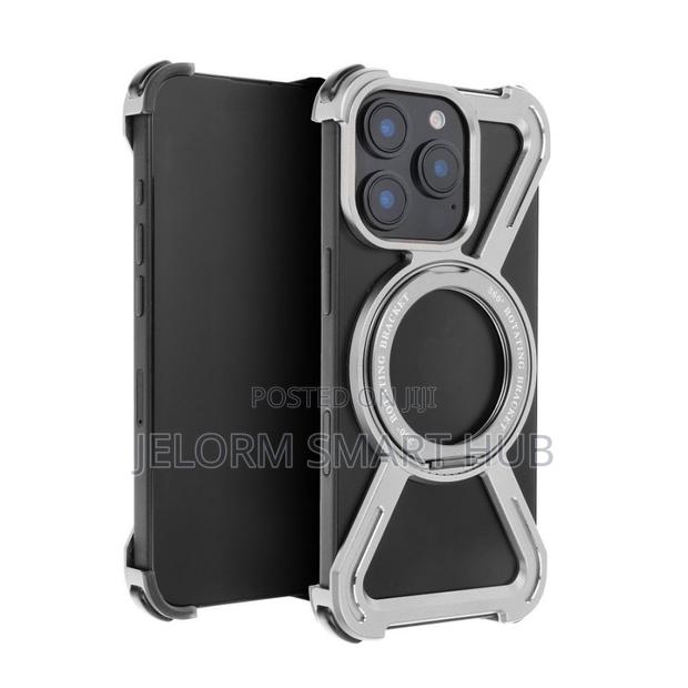 iPhone 16 Pro Max Metal Half Case · Photo 3