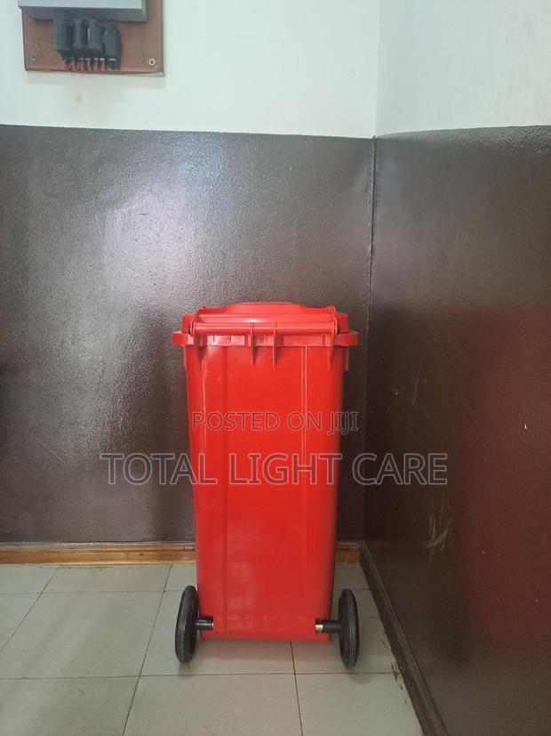 Dustbin/Wastebin With Wheels Small Size · Photo 2