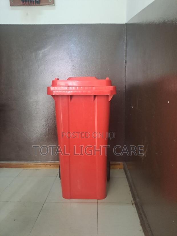 Dustbin/Wastebin With Wheels Small Size · Photo 3
