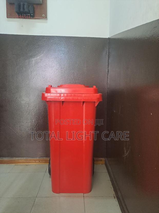 Dustbin/Wastebin With Wheels Small Size · Photo 5