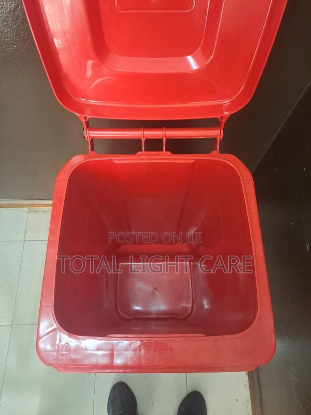Dustbin/Wastebin With Wheels Small Size · Photo 6