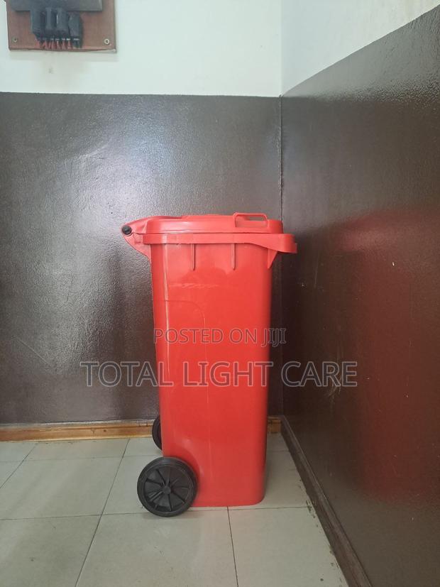 Dustbin/Wastebin With Wheels Small Size · Photo 7