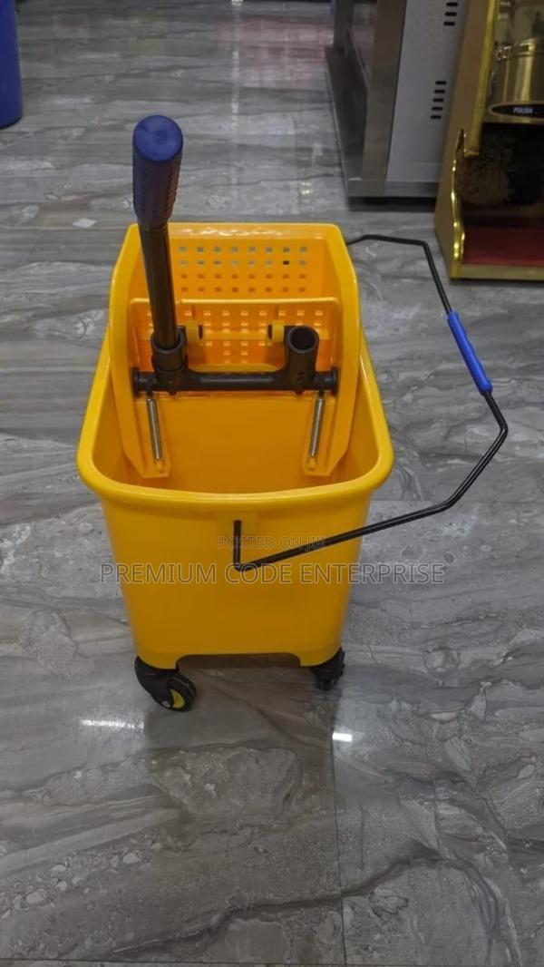 20l Plastic Mop Bucket With Wringer Wheels – Cleaning Trolley · Photo 1