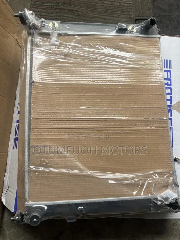 Nissan Versa 2012 2013 2014 2015 2016-2019 Radiator (Water Tank) · Photo 1