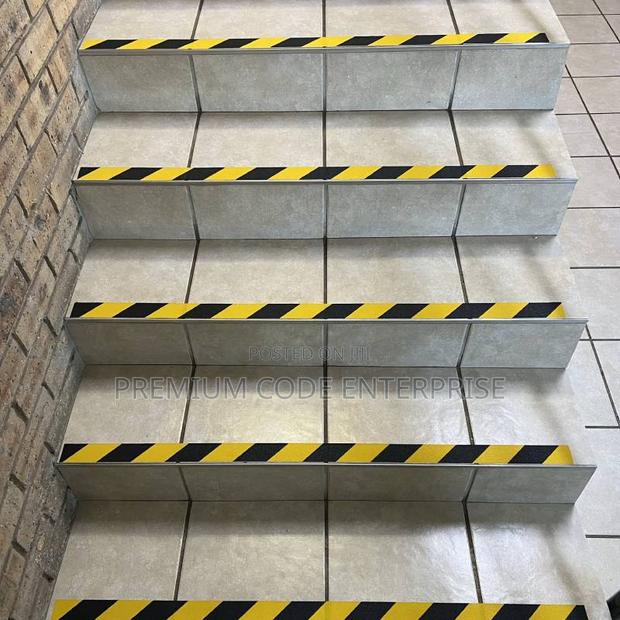 Anti-Slip Tape – 5m X 25mm Floor Skid Tape Roll- High Grip Adhesive · Photo 2