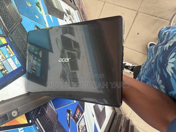 Laptop Acer Aspire E1-571 4GB Intel Core i5 HDD 320GB · Photo 1
