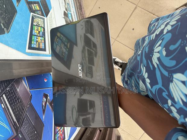 Laptop Acer Aspire E1-571 4GB Intel Core i5 HDD 320GB · Photo 3