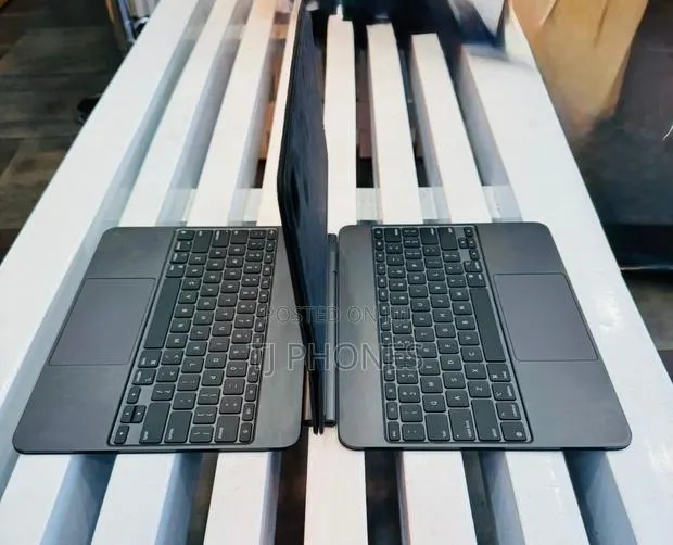 iPad Magickeyboard 13” · Photo 1