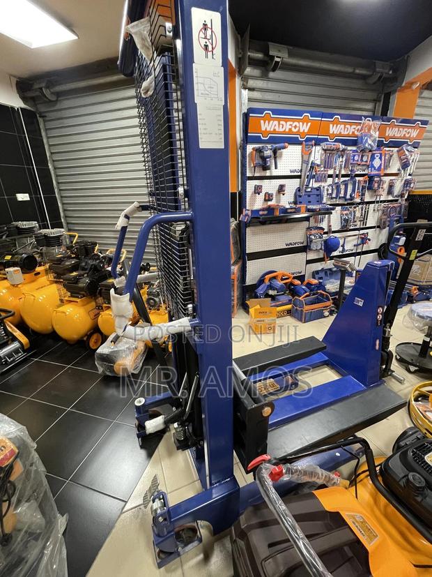 1500kg Manual Forklift Stacker Truck/Trolley - Wnk1r15 · Photo 3