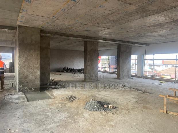 750 SQM Showroom at North Kaneshe Industrial Area for Rent · Photo 1