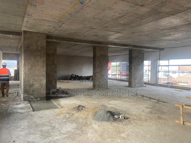 750 SQM Showroom at North Kaneshe Industrial Area for Rent · Photo 3