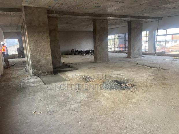 750 SQM Showroom at North Kaneshe Industrial Area for Rent · Photo 4