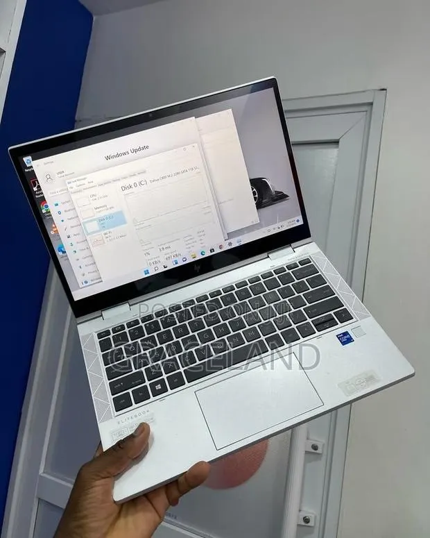 Laptop HP EliteBook 830 G8 32GB Intel Core i7 SSD 1T · Photo 1