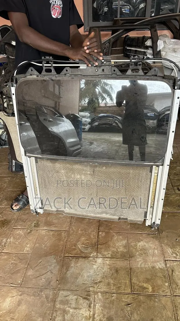 Nissan Rogue 2014-2015 Sunroof Available · Photo 1