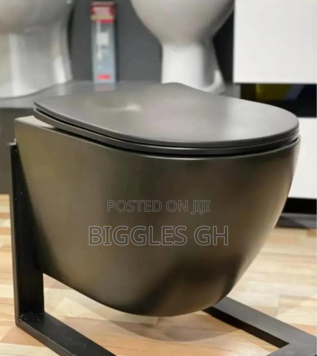 Black Concealed Wc · Photo 1