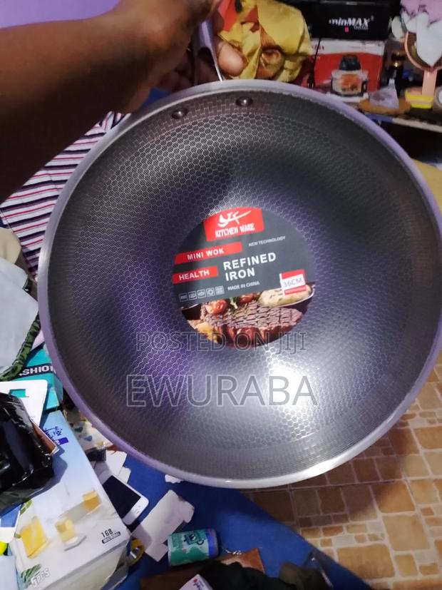 34cm Honeycomb Nonstick Stainless Steel Wok · Photo 1