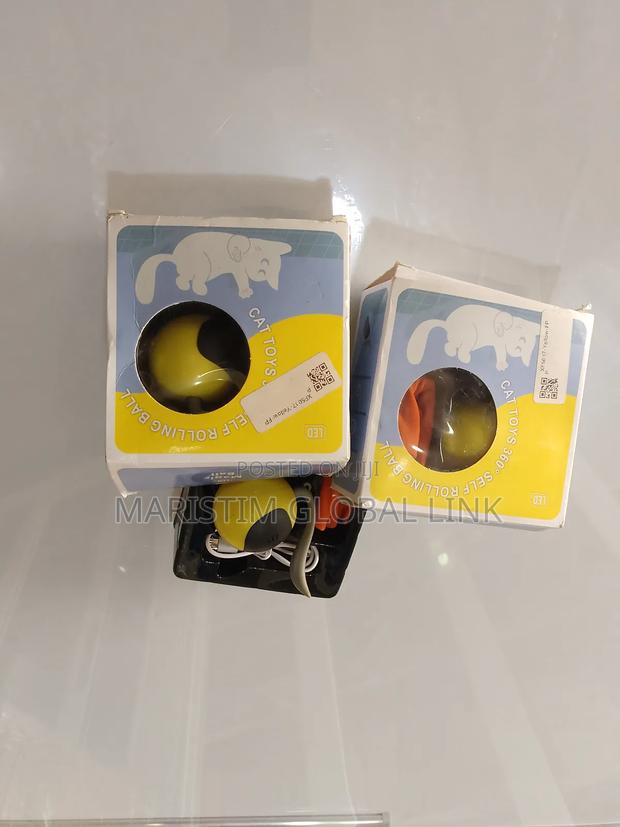 Baby /Cat Toy 360° Self Rolling Ball With Light · Photo 2