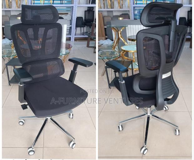 Orthopedic Swivel Mesh Chair · Photo 1