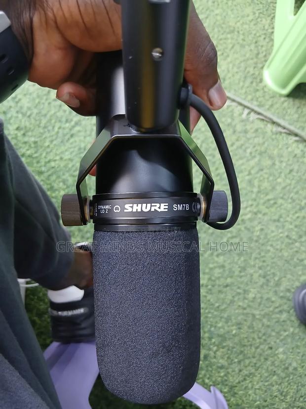 Shure Sm7b Studio Microphone · Photo 1
