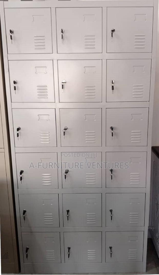 18 Doors Cabinet · Photo 1