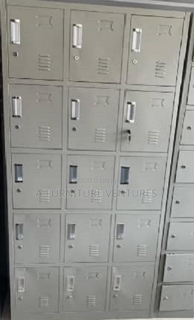 15 Door Cabinet (H180 X 90 X 35cm) · Photo 1