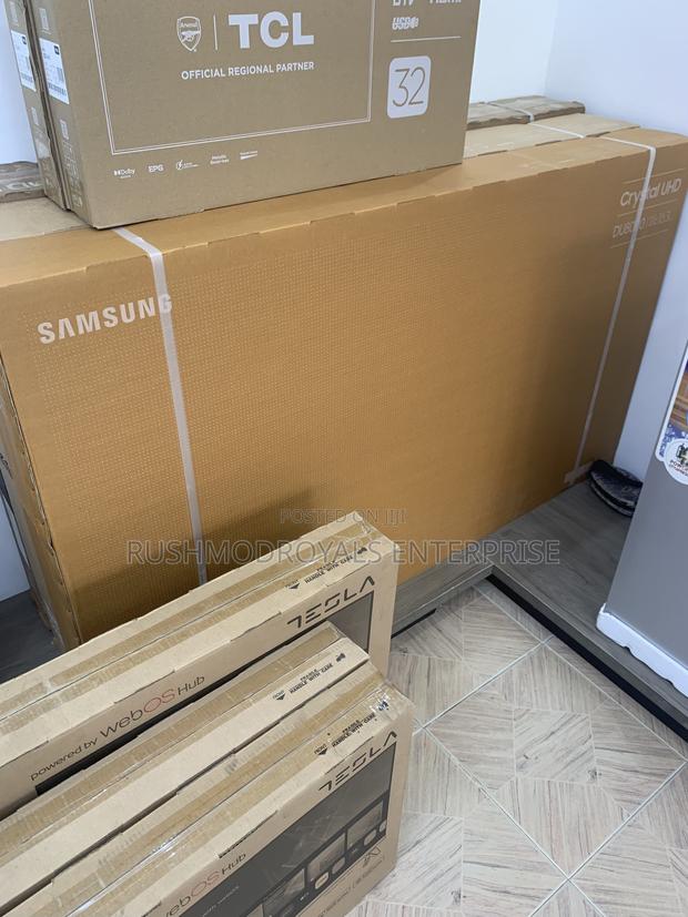 Samsung 65" Du8000 Smart Tv With Elegant Upscaling · Photo 2