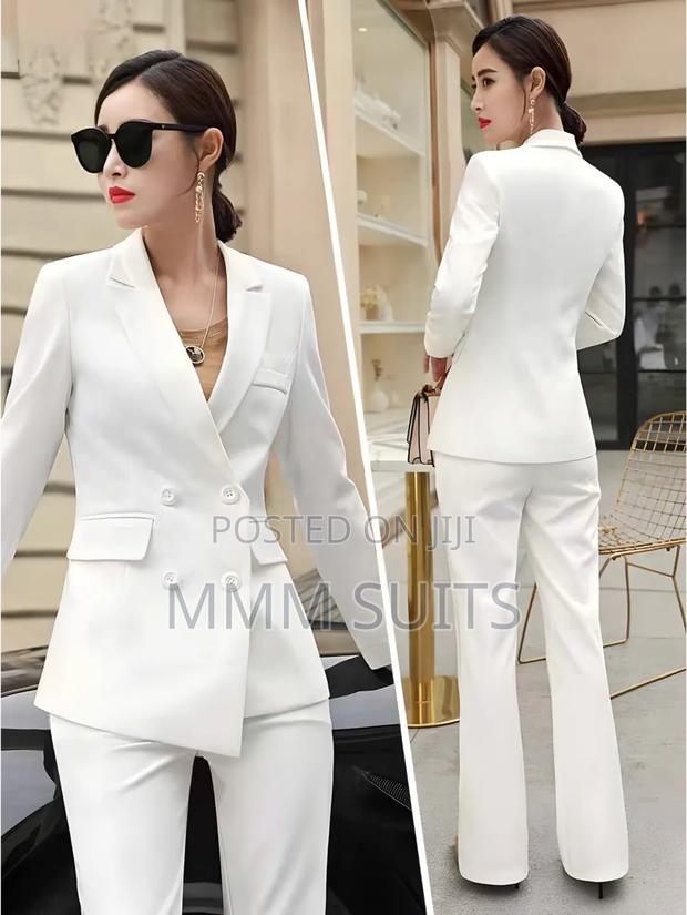 Women 2-Piece Double-Breasted Trousers Suit Suit in White. · Photo 1