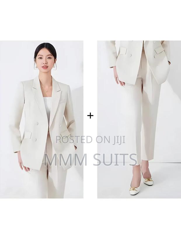 Women 2-Piece Double-Breasted Trousers Suit Suit in White. · Photo 2