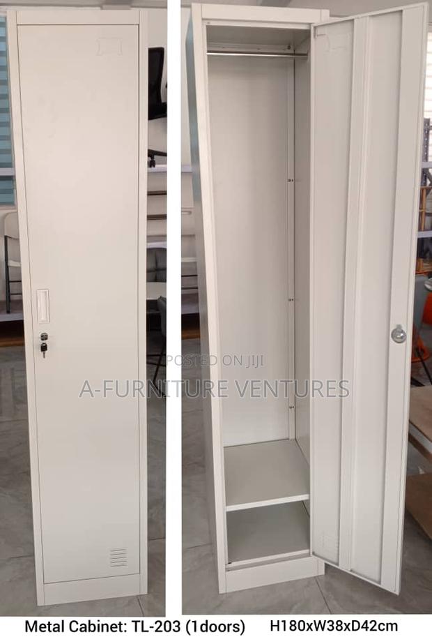 Single Door Wardrobe Cabinet · Photo 1