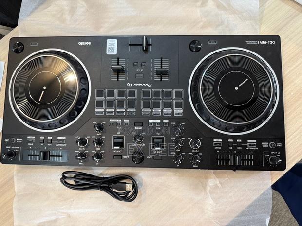 Pioneer Dj DDJ-Rev1 Controller for Serato Dj · Photo 2