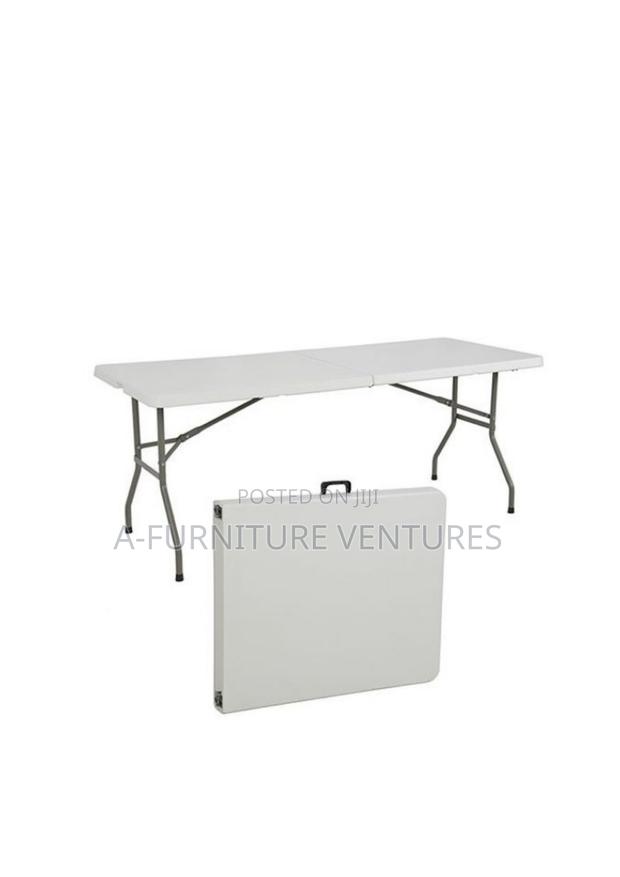 Ten-Seater White Folding Table · Photo 1