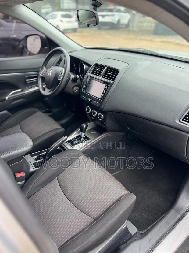 Mitsubishi Outlander Sport ES 2.0 2019 Silver · Photo 6