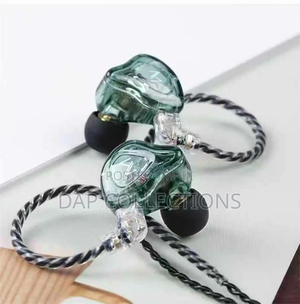 Quality Wired in Ear Monitor · Photo 1