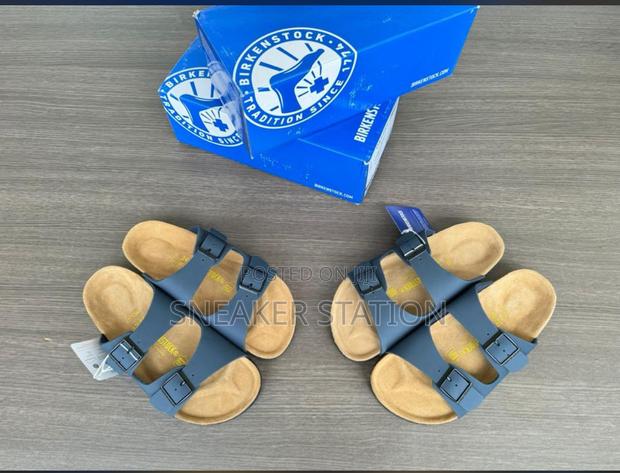 Birkenstock Arizona Slides · Photo 2