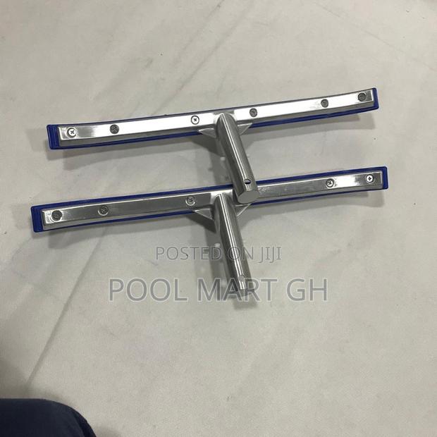 Nylon/Wall Brush With Metallic Handle · Photo 1