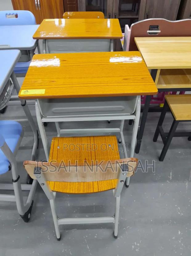 Leaning Table and Chair · Photo 2