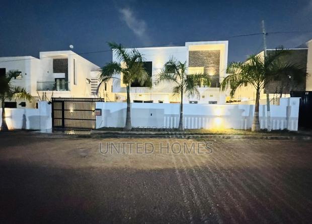 Furnished 4bdrm House in East Legon for sale · Photo 3