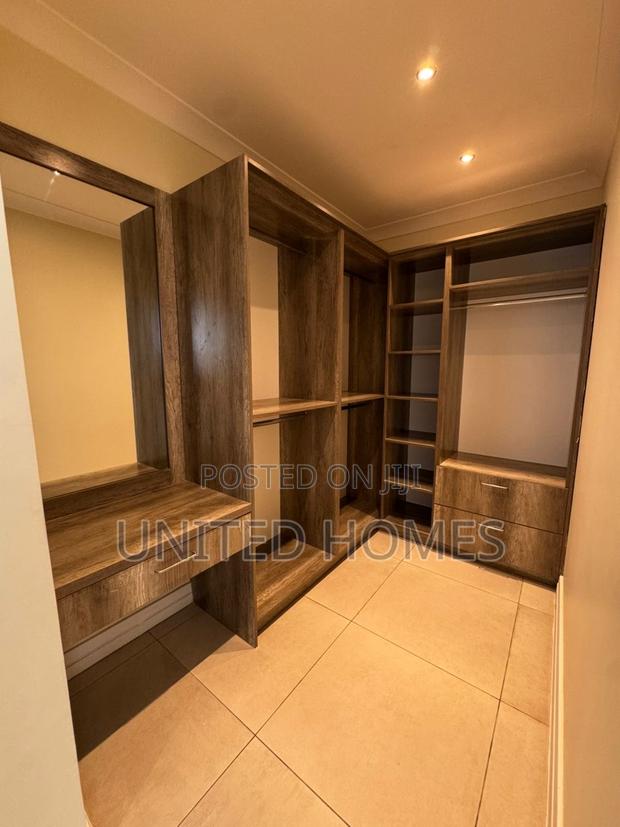 Furnished 4bdrm House in East Legon for sale · Photo 5