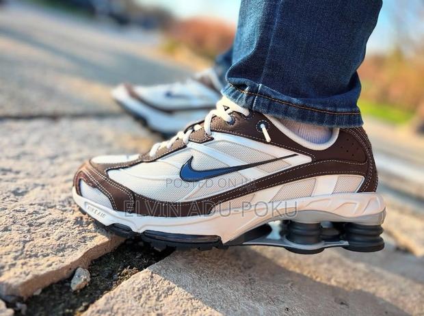 Nike Shox R4 Men's Sneakers In Different Colours , Swipe >>>> · Photo 1