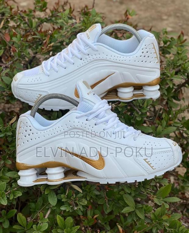Nike Shox R4 Men's Sneakers In Different Colours , Swipe >>>> · Photo 5